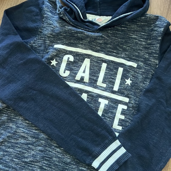 Dark blue long sleeved shirt hoodie with words ‘Cali State’. - Picture 3 of 3